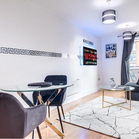 Maevela Apartments - Arcadian Versace Themed Apt ☆ Huge Balcony / Free Parking → Free Netflix -2 Min Walk From Birmingham Hippodrome Theatre, Arcadian, China Town, Sidewalk Club, Gay Village, 5 Mins From New Street Train Station - Birmingham Grand Ce Exterior foto