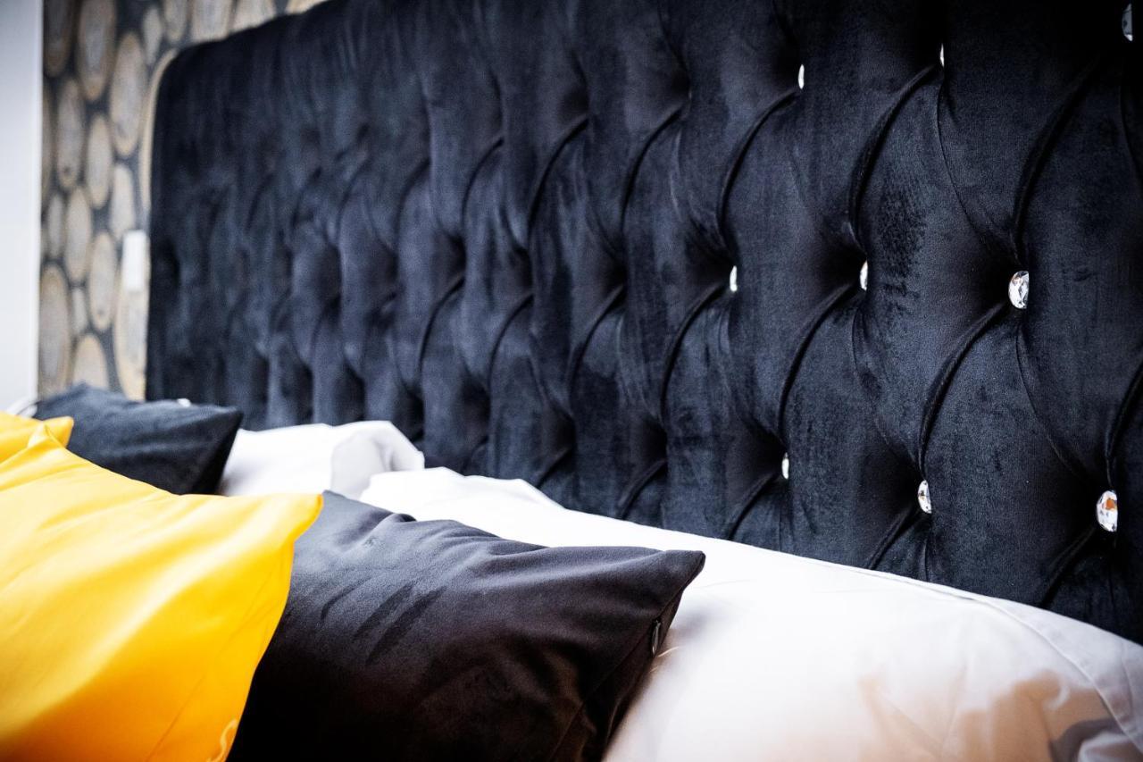 Maevela Apartments - Arcadian Versace Themed Apt ☆ Huge Balcony / Free Parking → Free Netflix -2 Min Walk From Birmingham Hippodrome Theatre, Arcadian, China Town, Sidewalk Club, Gay Village, 5 Mins From New Street Train Station - Birmingham Grand Ce Exterior foto
