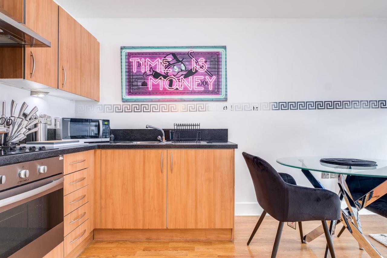 Maevela Apartments - Arcadian Versace Themed Apt ☆ Huge Balcony / Free Parking → Free Netflix -2 Min Walk From Birmingham Hippodrome Theatre, Arcadian, China Town, Sidewalk Club, Gay Village, 5 Mins From New Street Train Station - Birmingham Grand Ce Exterior foto